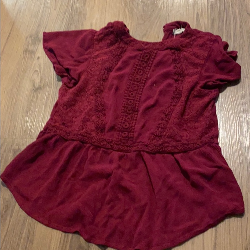 Cute dark red top with cute detailing
